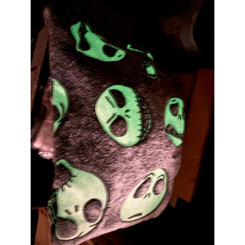 The Nightmare Before Christmas Faces Glow-In-The-Dark Soft Throw Blanket - Picture 13 of 13